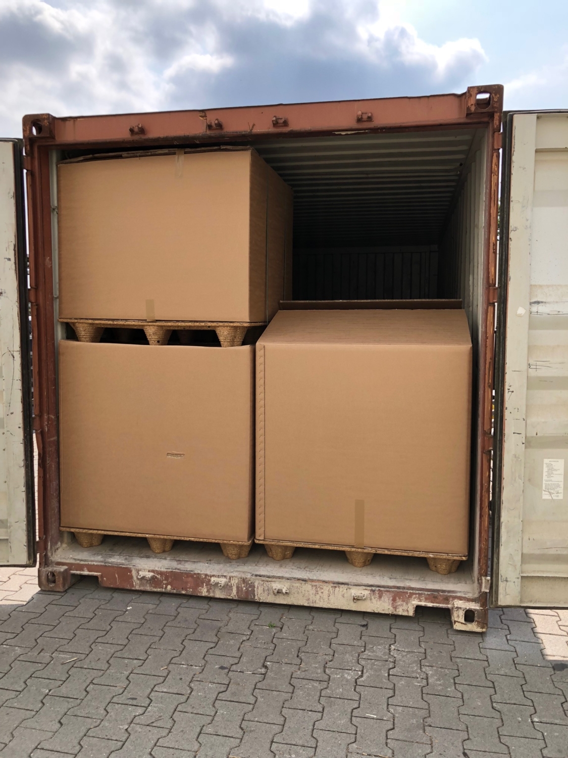 Karton Container In Der Nähe Optimale Exportcontainer-Auslastung durch 3-wellige Exportverpackung