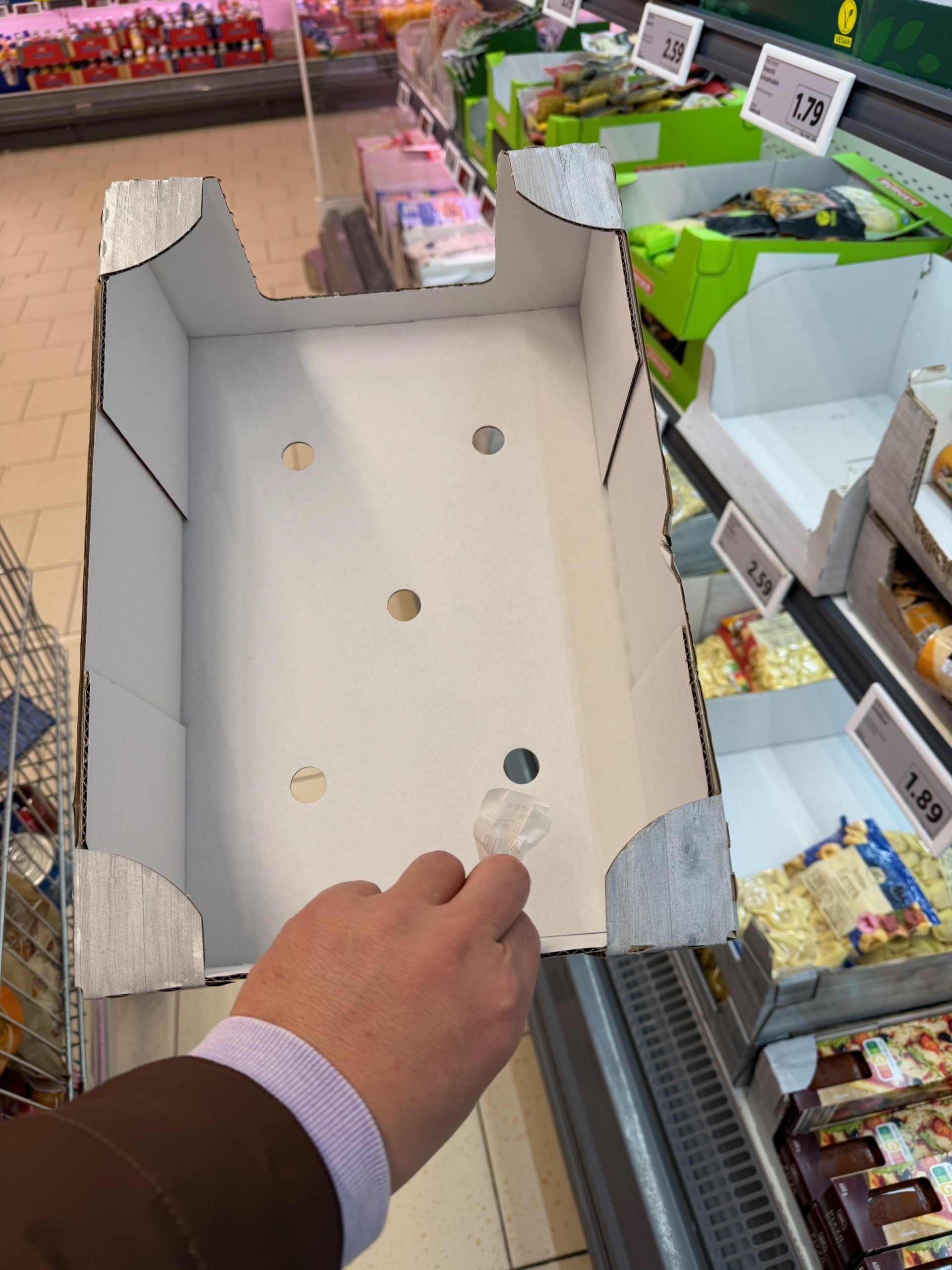 Tray aus Wellpappe im Lebensmittel Einzelhandel